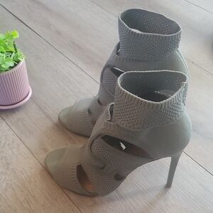 Zara l Size 37 Elegant Olive Green Women's Heels l Grad Night